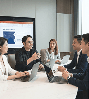 Dan Giang leading a boardroom discussion